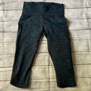 Lululemon crop tights with side mesh insert